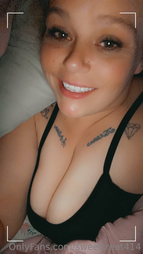 Sweettreat414 OnlyFans Model Fotos