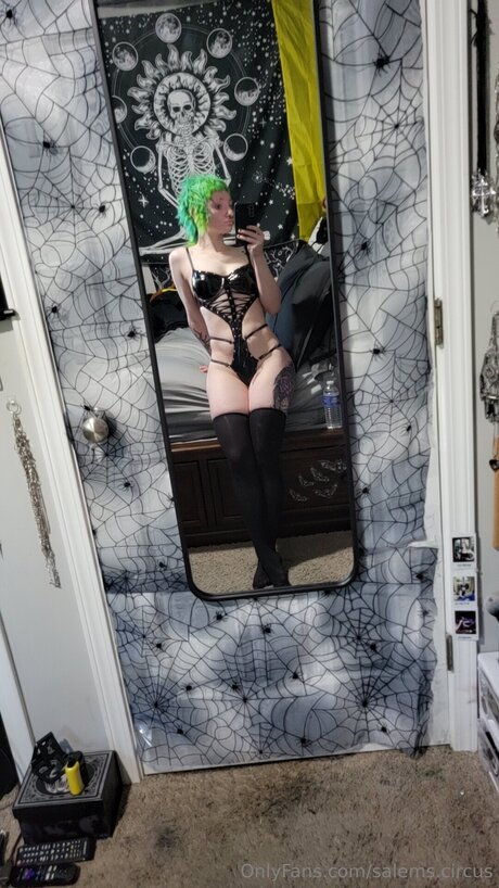 Salems Circus Nacktbilder von OnlyFans geleakt