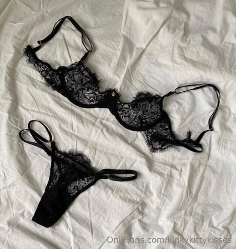 Kinkykittykisses Nacktbilder OnlyFans