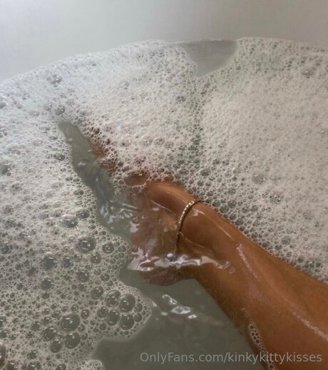 Kinkykittykisses OnlyFans