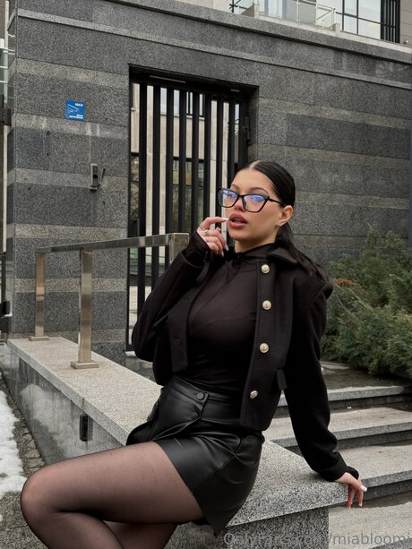 Miabloomi OnlyFans Strip