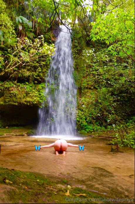 Uhotwifepriya OnlyFans Leaks