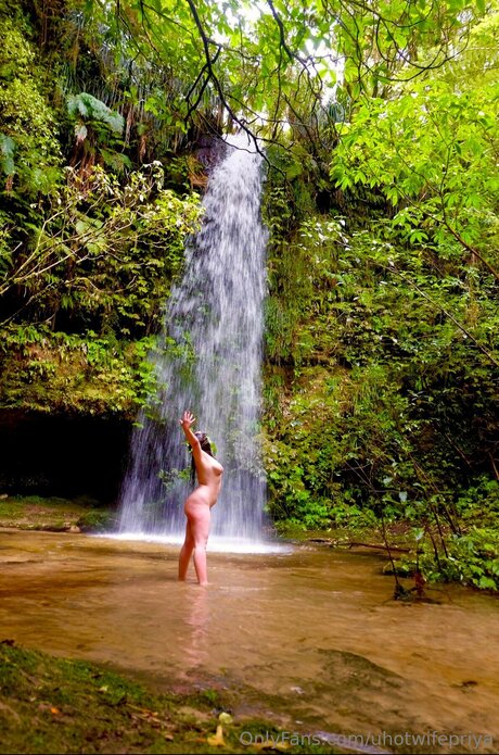 Uhotwifepriya Nacktbilder von OnlyFans