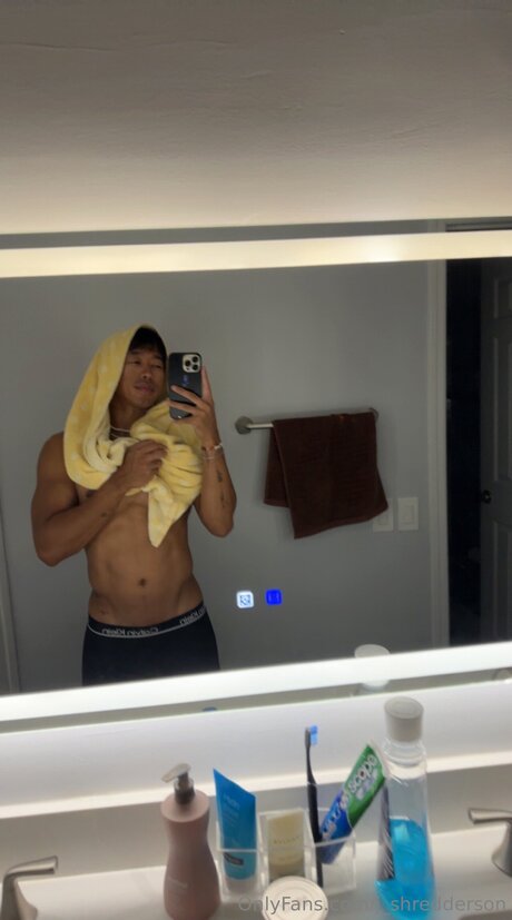 J Shredderson OnlyFans nackt