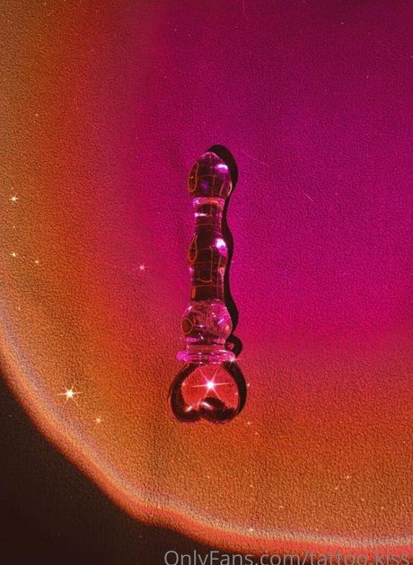 tattoo kiss Nacktbilder von OnlyFans