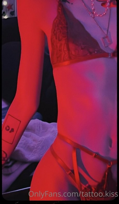 tattoo kiss NurlyFans-Brüste