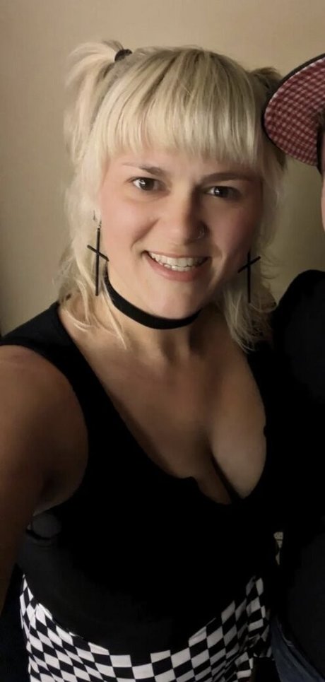 Samantics Strip OnlyFans