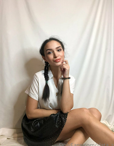 golden zlata Nacktbilder von OnlyFans geleakt