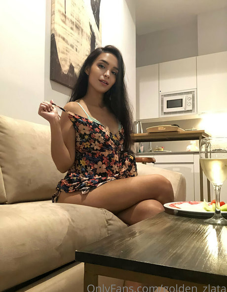 golden zlata Oben ohne OnlyFans