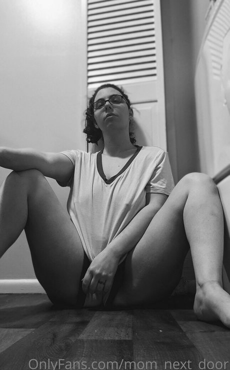 mom next door Nacktbilder OnlyFans