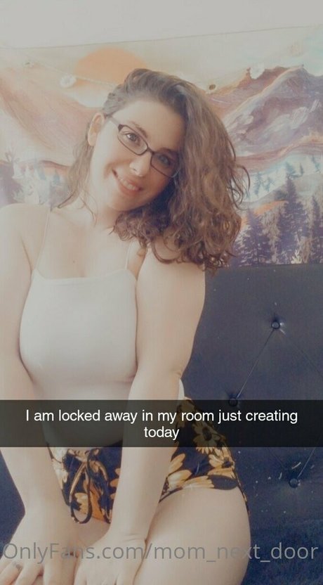 mom next door Heiße OnlyFans Inhalte