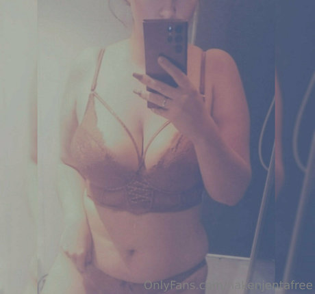 nakenjentafree OnlyFans Striptease