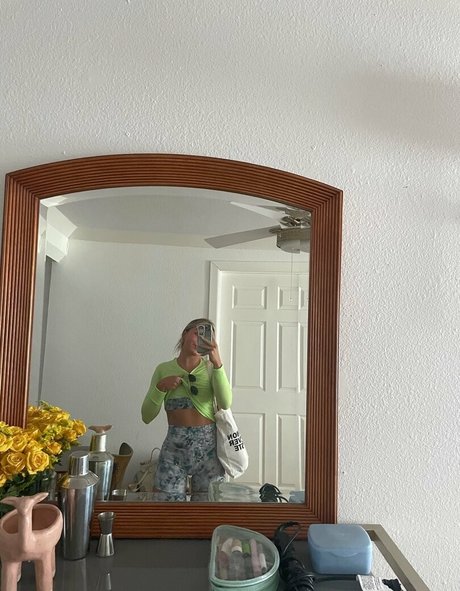 alessandra natalia OnlyFans Striptease