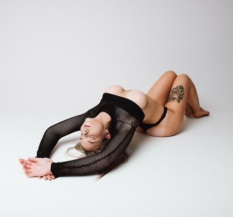 Elevatorangel Nackt auf OnlyFans Leak