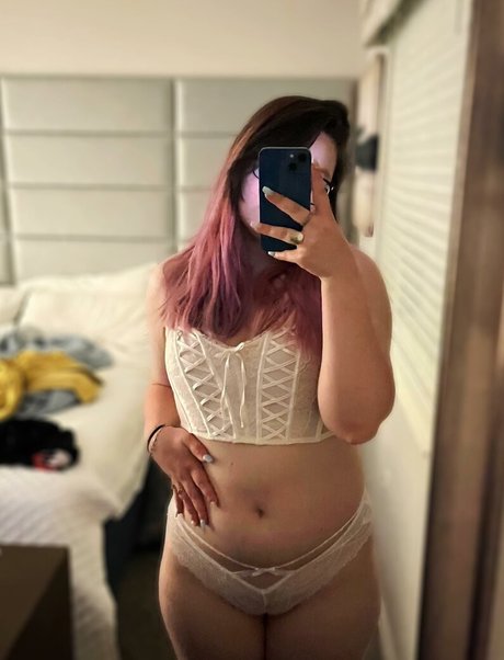 Strawbre OnlyFans Archiv