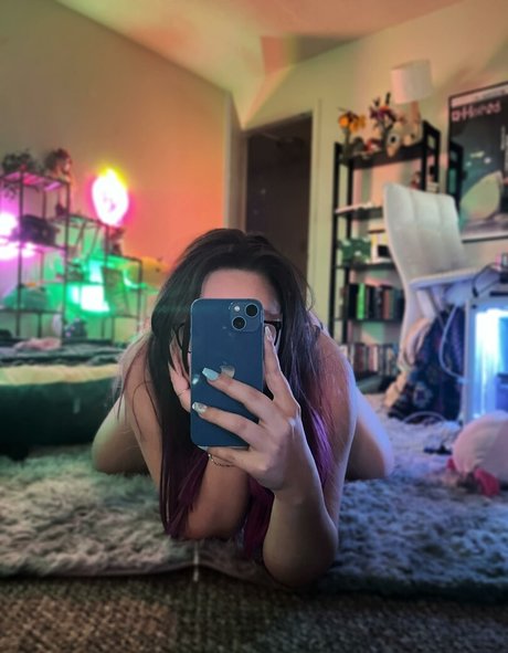 Strawbre Nacktbilder von OnlyFans geleakt