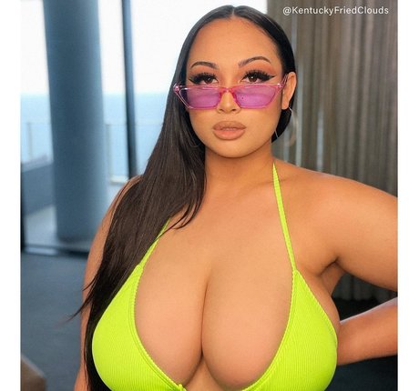 Anyastja ASMR OnlyFans-Inhalte