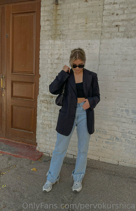 pervokursnica Kostenlose OnlyFans-Inhalte