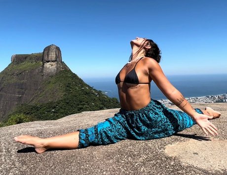 Talia Sereia Oben ohne OnlyFans