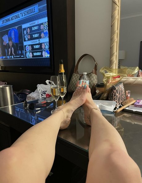 lehlani OnlyFans schlank