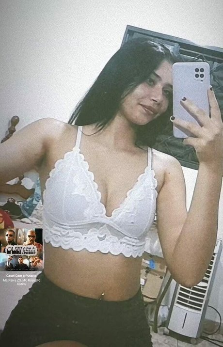 Kahsouzinhah OnlyFans Strip