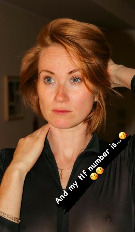 Red Desires Sex auf OnlyFans