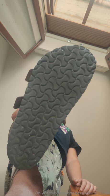 Giant Beautiful Disaster OnlyFans Lesbisch