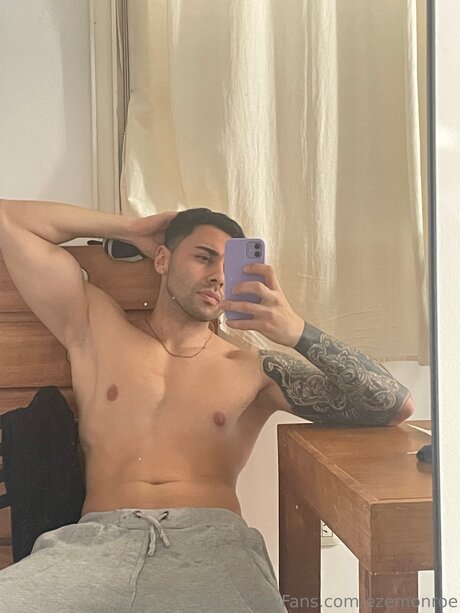 Ezemonroe OnlyFans Inhalte