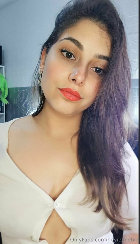 Heyitsmebia Nackt auf OnlyFans