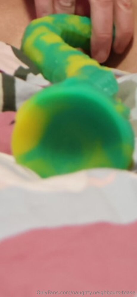 Naughty Neighbours Tease Nacktbilder von OnlyFans