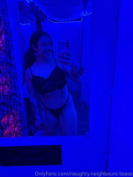 Naughty Neighbours Tease OnlyFans Leak Pornografie