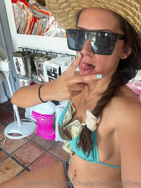 Charlottechanelfree Nacktbilder von OnlyFans geleakt