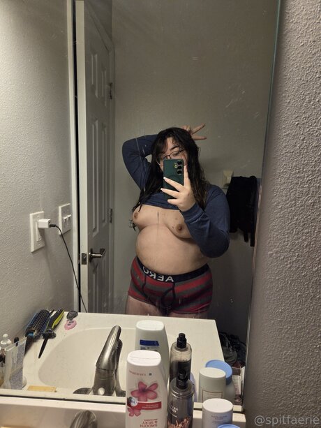 Spitfaerie Oben ohne OnlyFans