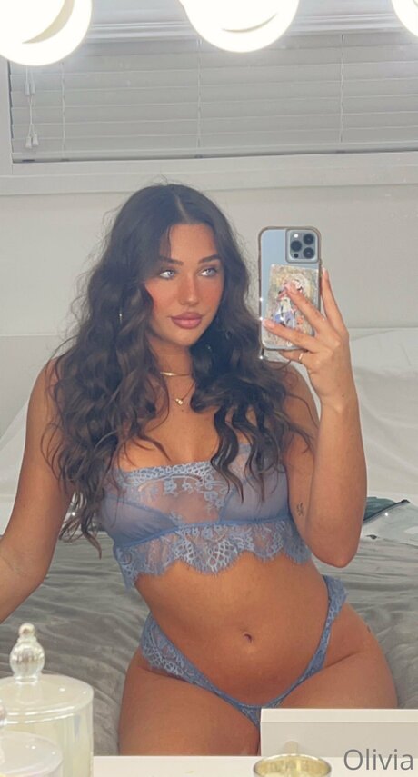 Oliviaj4 OnlyFans Model Bilder