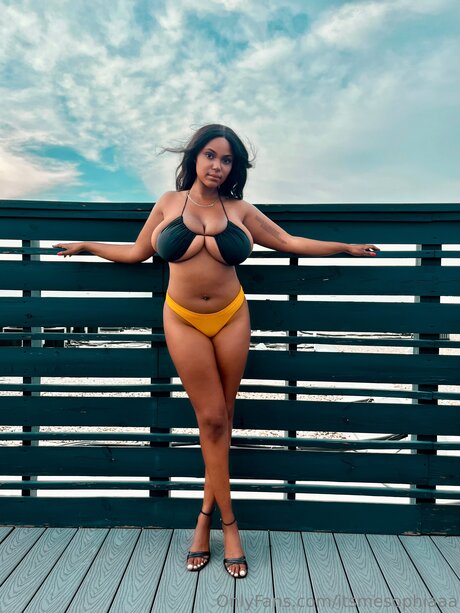 Itsmesophiaaa OnlyFans nackte Brüste