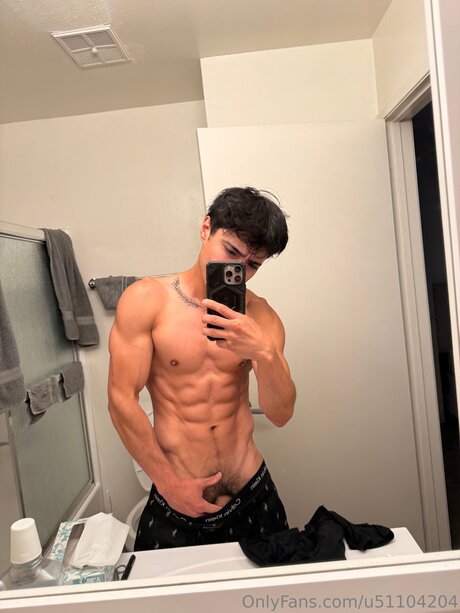 U51104204 OnlyFans nackte Brüste