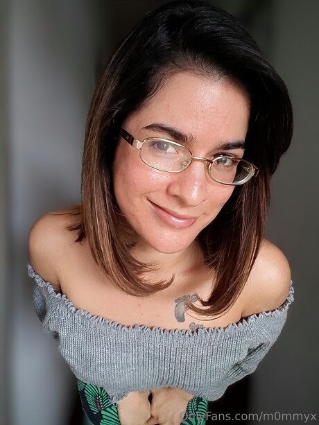 M0mmyx OnlyFans Nacktbilder
