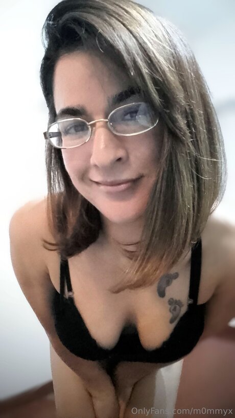 M0mmyx OnlyFans Pornografie