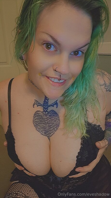 Eveshadow OnlyFans Model Bilder