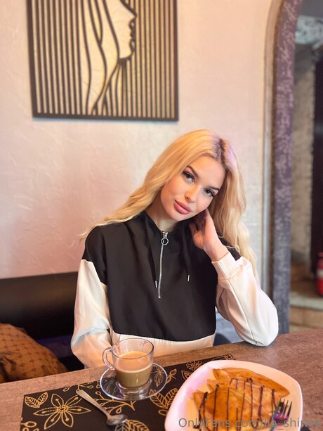 Shine Lia OnlyFans Bilder