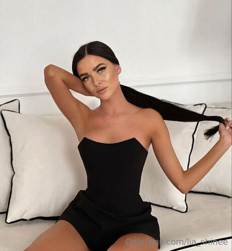 Shine Lia OnlyFans Striptease