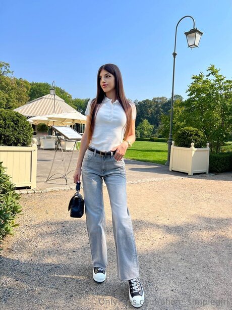 Annie Simplegirl Only ...