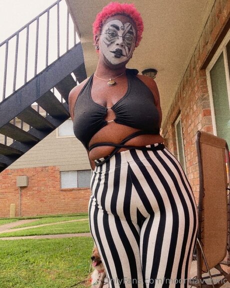 Moonhaveninc OnlyFans schlank