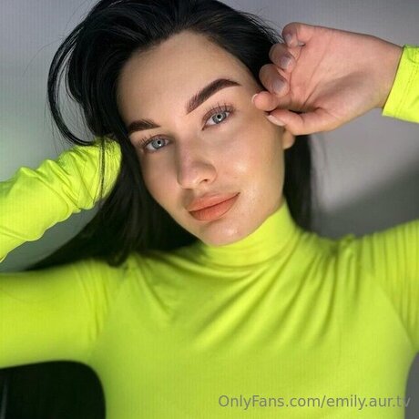 Emily Aur OnlyFans Nackt Content