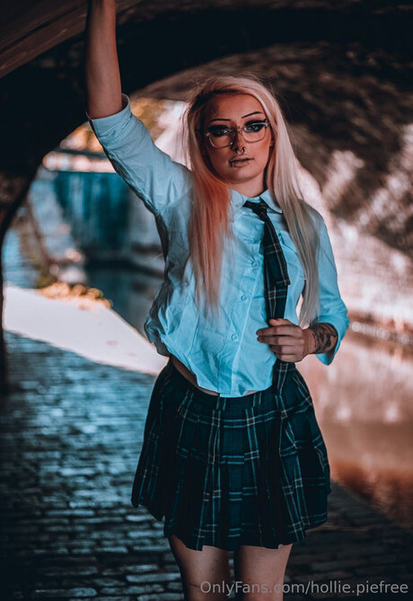 Hollie Piefree Nackt auf OnlyFans