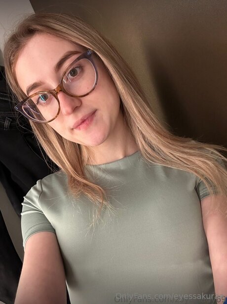 Eyessakuraa OnlyFans