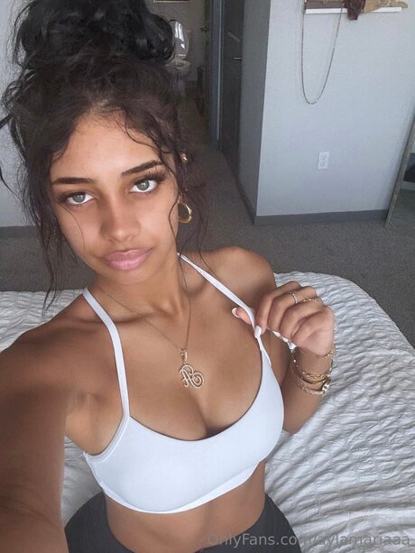 Aylamariaaa OnlyFans schlank