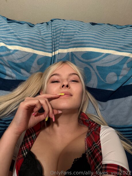 Ally Loves You2022 NurlyFans-Pornos