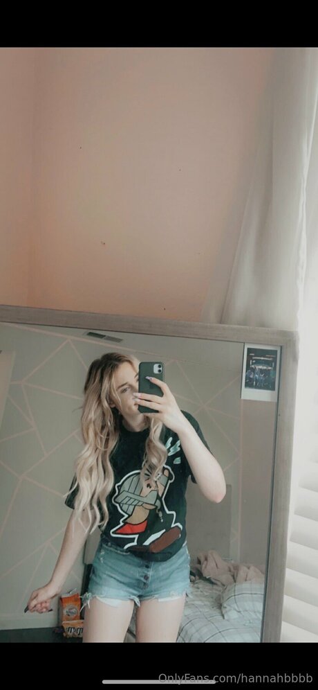 Hannahbbbb OnlyFans Brüste Bild