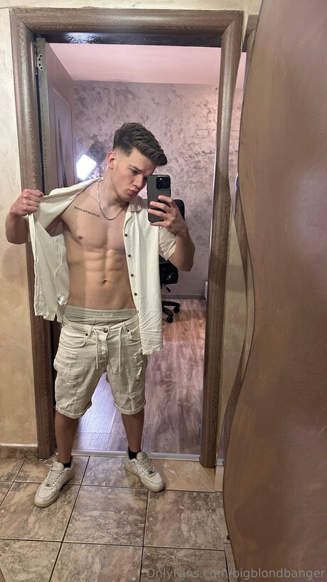 Bigblondbanger Oben ohne OnlyFans